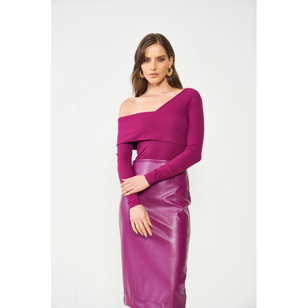 Blusa canelada slim off shoulder